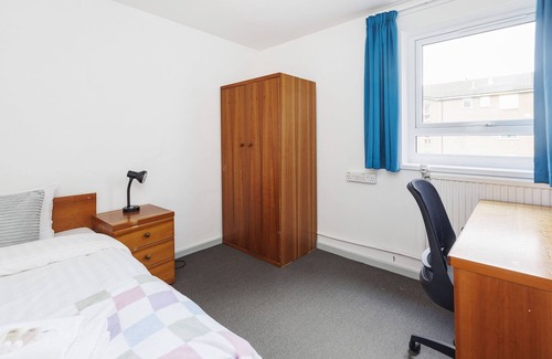 Bramcote Apartment | Charming Room Near Highfields Park