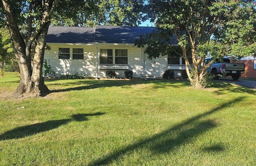 Salem House | Charming Salem Getaway – Comfortable, Convenient, and Close to It All