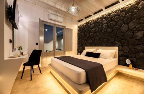 Perissa Villa | Charming Santorini Villa 2 Bedrooms Premium Villa Private Heated Pool & Refined Interior Perissa