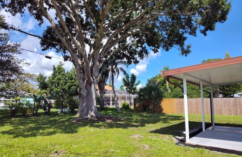 Sebastian Highlands Cottage | Charming Sebastian Home . bring Your Boat!