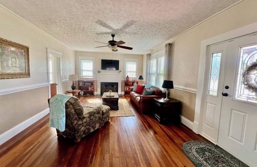 Sebring Cottage | Charming Sebring Historic Registry Home Near Circle and Across from Lake Jackson