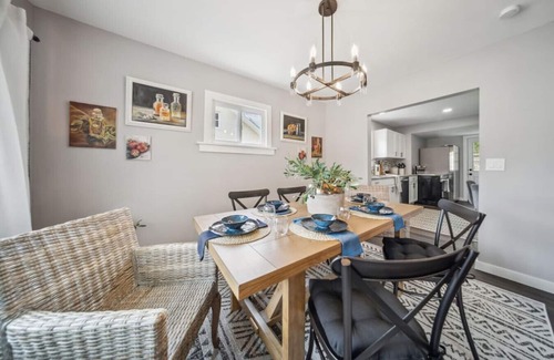 Mayfield Heights House | Charming & Spacious 3 bedroom 2.5 bath w fire pit in back yard and king bed
