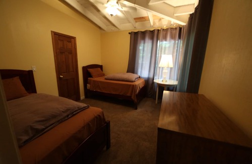 Marietta House | Charming Spacious Chalet Creek Side Corporate Renting in Marietta