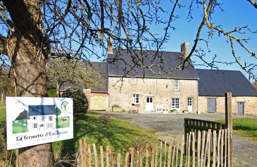 Le Val-Saint-Pere Cottage | Charming Stone House with Garden, WiFi, Near Shops, Pet-Friendly, All-Inclusive Services