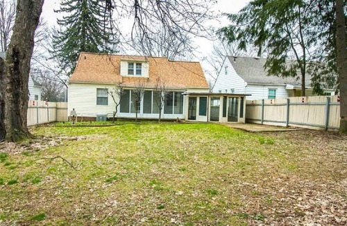 Cleveland House | Charming Stone Cottage-20 min to CCF/CWRU/UH