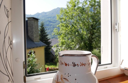 Aucun Cottage | Charming stone house with fireplace, ideal for coocooner