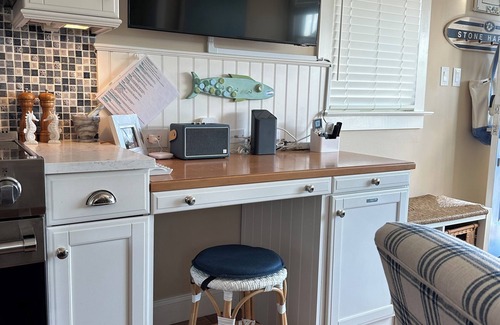 Goshen Cottage | Charming StoneHarbor WATERFRONT back-bay cottage minutes to beautiful SH beaches