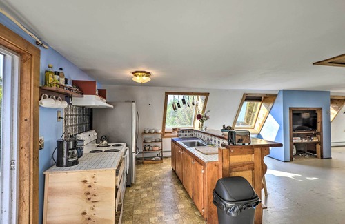 Ellsworth Apartment | Charming Studio ~ 20 Mi to Acadia Nat'l Park!