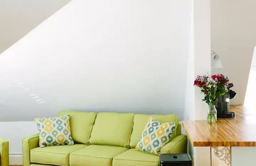 Munjoy Hill Apartment | Charming Studio apartment with WiFi, AC in welcoming Portland
