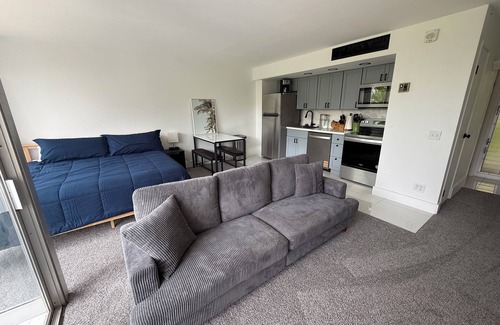 Makaha Apartment | Charming Studio Apartment with Cold AC in fabulous Makaha