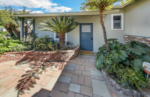 East Whittier Apartment | Charming Studio centrally located between Downtown LA & Disneyland