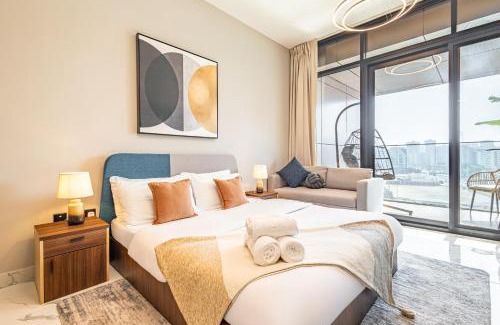 Abu Dhabi Apartment | Charming Studio - Full Canal Views - 5 min walk from ADGM, Cleveland and Galleria - Perfect for Corporate Travelers - Big Balcony - Heart of Maryah Island