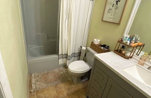 McGregor Apartment | Charming Studio, Great outdoor space. Located between beach and downtown!