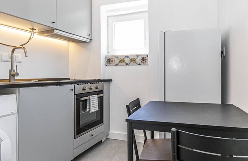 Alfama Apartment | Charming Studio in Graça Overlooking the Tagus River