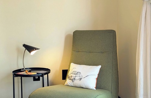Vashon Island Apartment | Charming studio just a stone's throw from Vashon town.