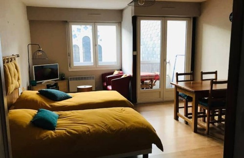 Aix-les-Bains City Center Apartment | Charming studio, private parking, elevator and balcony