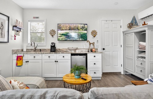 Tampa Apartment | Charming studio with AC and WiFi in lovely Callco Ranch Tampa