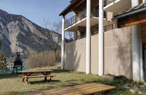 Jausiers Apartment | Charming Studio with Pool, Sauna, and Terrace in Scenic Valley of Ubaye – Sleeps 4