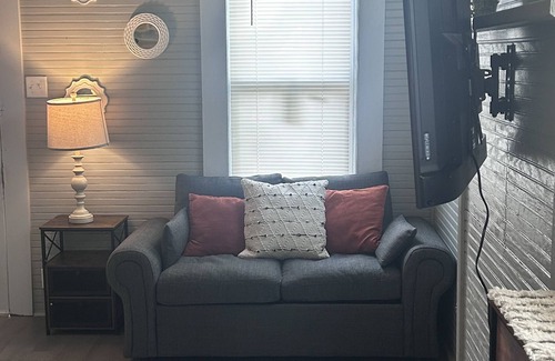 Flomaton Apartment | Charming studio with WiFi and appliances!