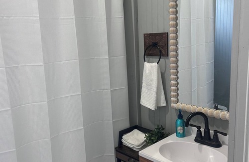 Flomaton Apartment | Charming studio with WiFi and appliances!