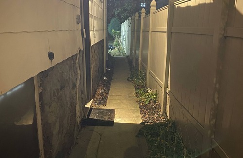 New Rochelle House | Charming suite with patio, heating, WiFi, free parking in welcoming New Rochelle