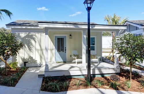 Thunderbolt Cottage | Charming Tiny Cottage, 5min to SAV, 15min to Beach by Lucky Savannah