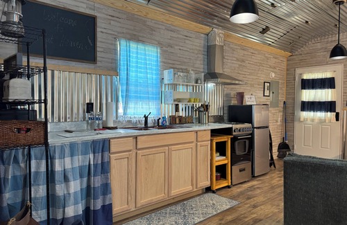 Pangburn Cabin | Charming tiny home in delightful Pangburn near Little Red River - pet friendly