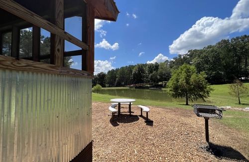 Sardis Cabin | Charming tiny house with AC in delightful Sardis Lake.