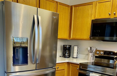 Whitsett House | Charming Townhouse Near The Elon Oaks