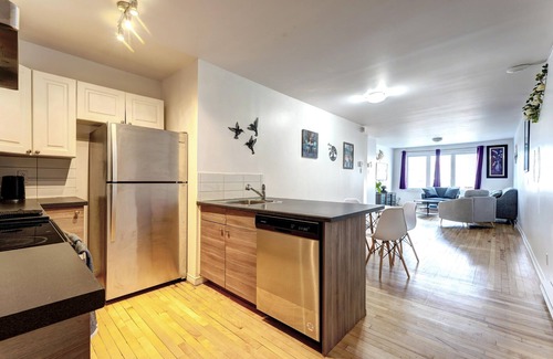 Francois-Perrault Apartment | Charming unit with Balcony - Near Highway 40