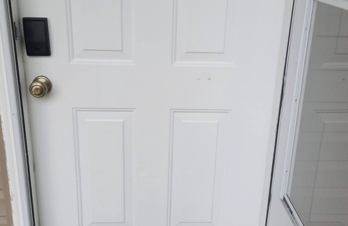 Grafton House | Charming upper level of 3-bedroom house in Grafton, IL