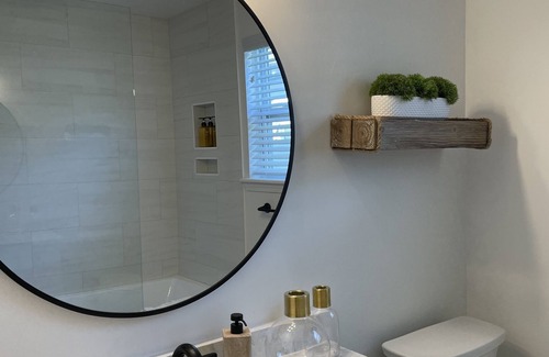 West Riverside House | Charming Uptown shotgun centrally located near to Audubon Park & Magazine Street