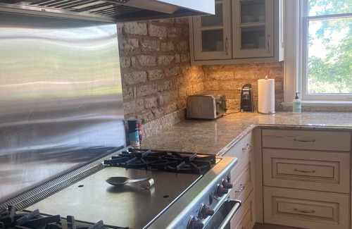 St. George Cottage | Charming Victorian Cottage - historic district. Nice view, quiet neighborhood.