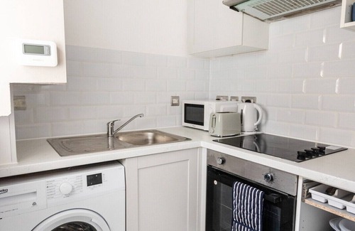 Roath Apartment | Charming Victorian Flat with Modern Comforts