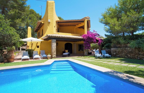 Cala San Vicente Ski Chalet | Charming Villa Private Pool & Garden, BBQ & Beach at Within Distance. Free Wifi
