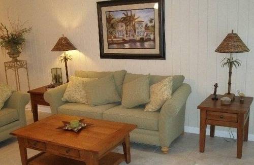 Sea Pines Villa | Charming Villa, Walk to Beach & Golf Courses, Fully Equipped