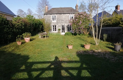 Beaumont-en-Auge House | Charming village house with garden