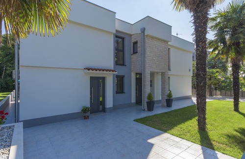 City Center Villa | Charming villa just 3 minutes from the beach
