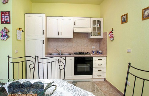 San Teodoro City Centre Villa | Charming Villa "Mery" with Patio & Garden