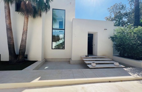 Santa Eulalia del Rio Ski Chalet | Charming Villa Walking Distance to the sea