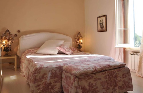 La Foce Villa | Charming Villa with a Beautiful Italian Garden and Terraces