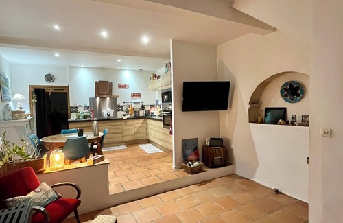 Aniane House | Charming village house near bathing spot