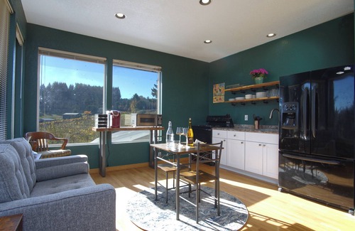 Newberg Apartment | Charming Vineyard Retreat in Willamette Valley