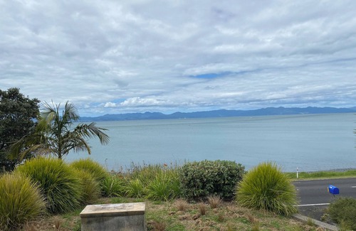 Whakatiwai House | Charming Waharau seaside holiday house close to regional park.