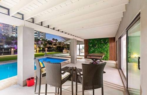 Hollywood South Central Beach Villa | Charming Waterfront 5BR/4BTH Villa North of Miami