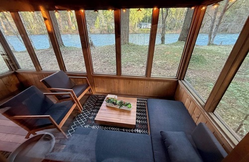 McKenzie Bridge Cabin | Charming Waterfront Cabin in McKenzie Bridge with WiFi, AC