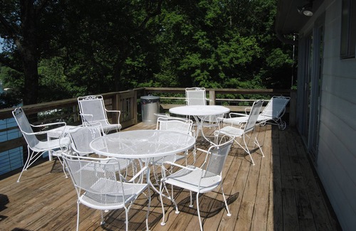 Cadiz House | Charming Waterfront Cottage with Peaceful and Relaxing Setting.