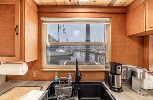Bayview House | Charming Waterfront Float Home with Panoramic Lake Views