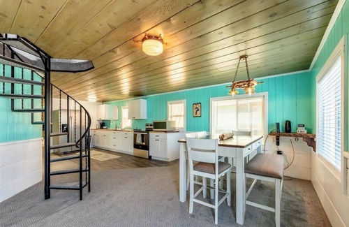 Bayview House | Charming waterfront retreat with boat dock