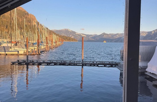 Bayview House | Charming waterfront retreat with boat dock